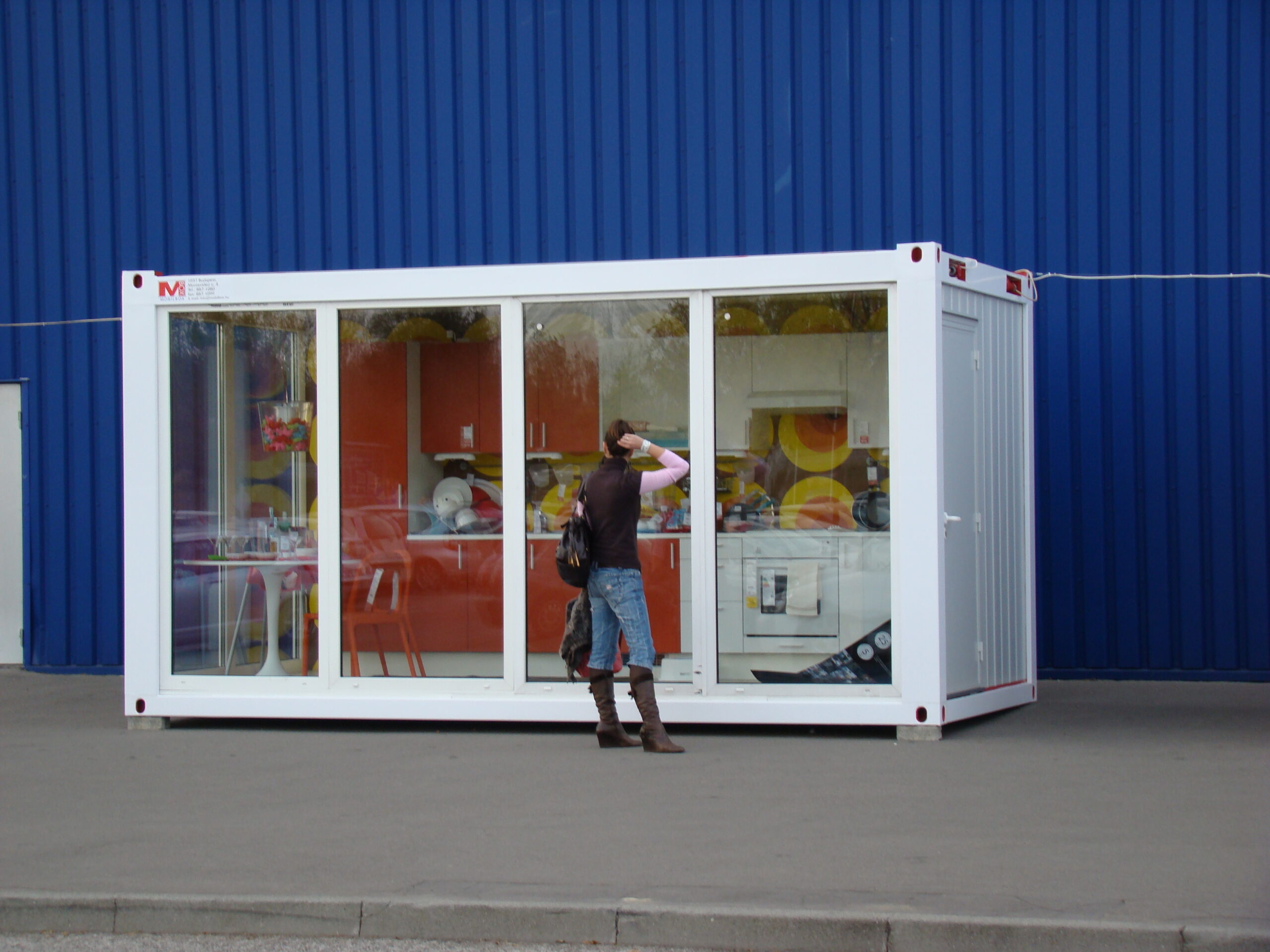 Shop window container