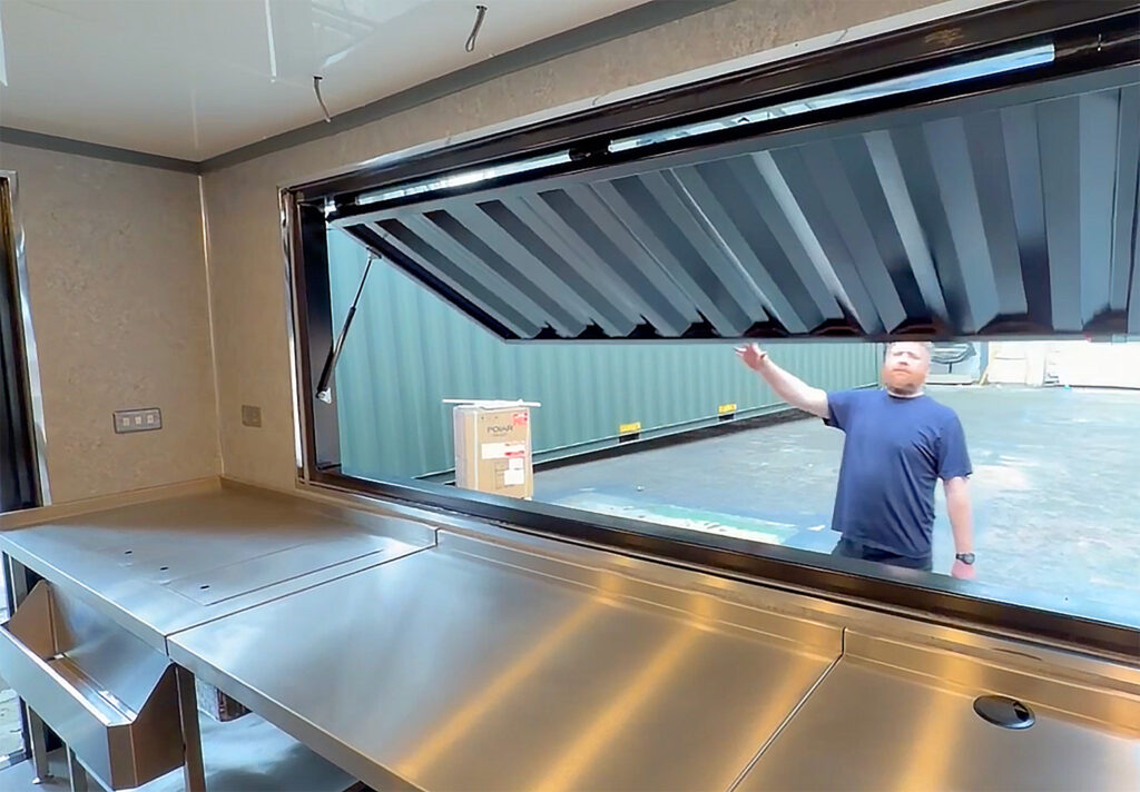 catering unit hatch opening hydraulic rods